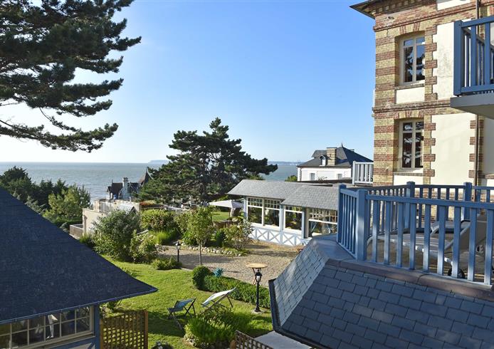 Hotel Restaurant Bellevue Meerblick Villerville Normandy - Bellevue Hotel