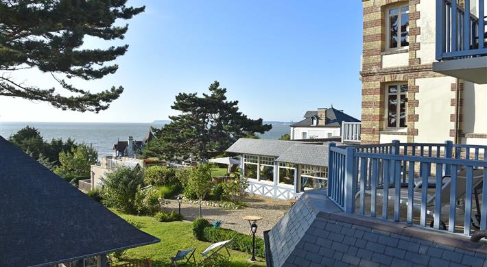 Hotel Restaurant Bellevue Meerblick Villerville Normandy - Bellevue Hotel